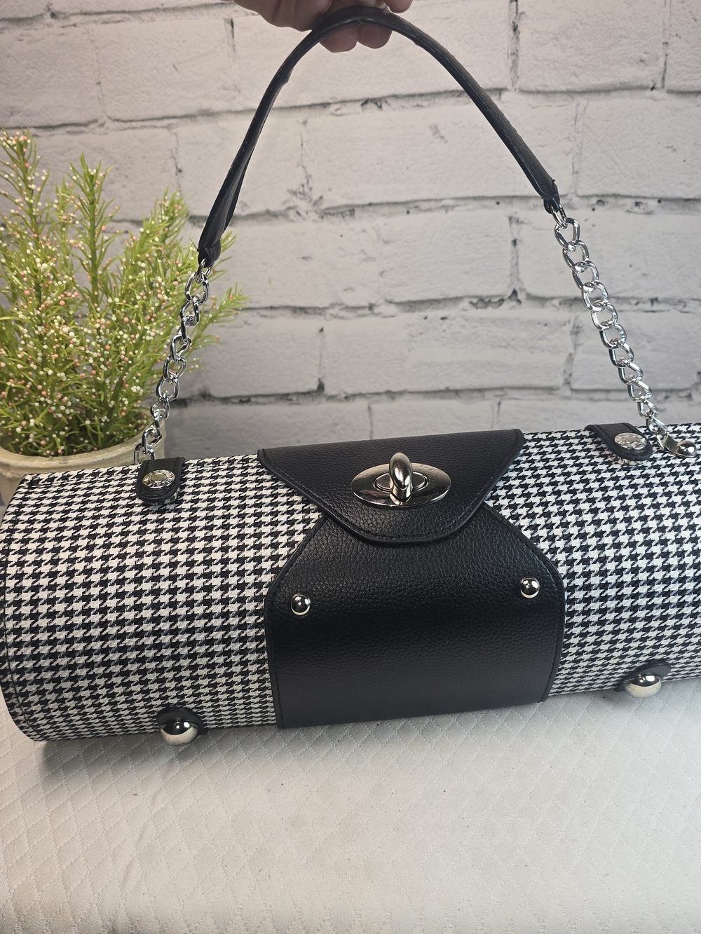 PICNIC AT ASCOT HOUNDSTOOTH PATTERN WINE CARRIER PURSE SILVER CHAIN STRAP EUC